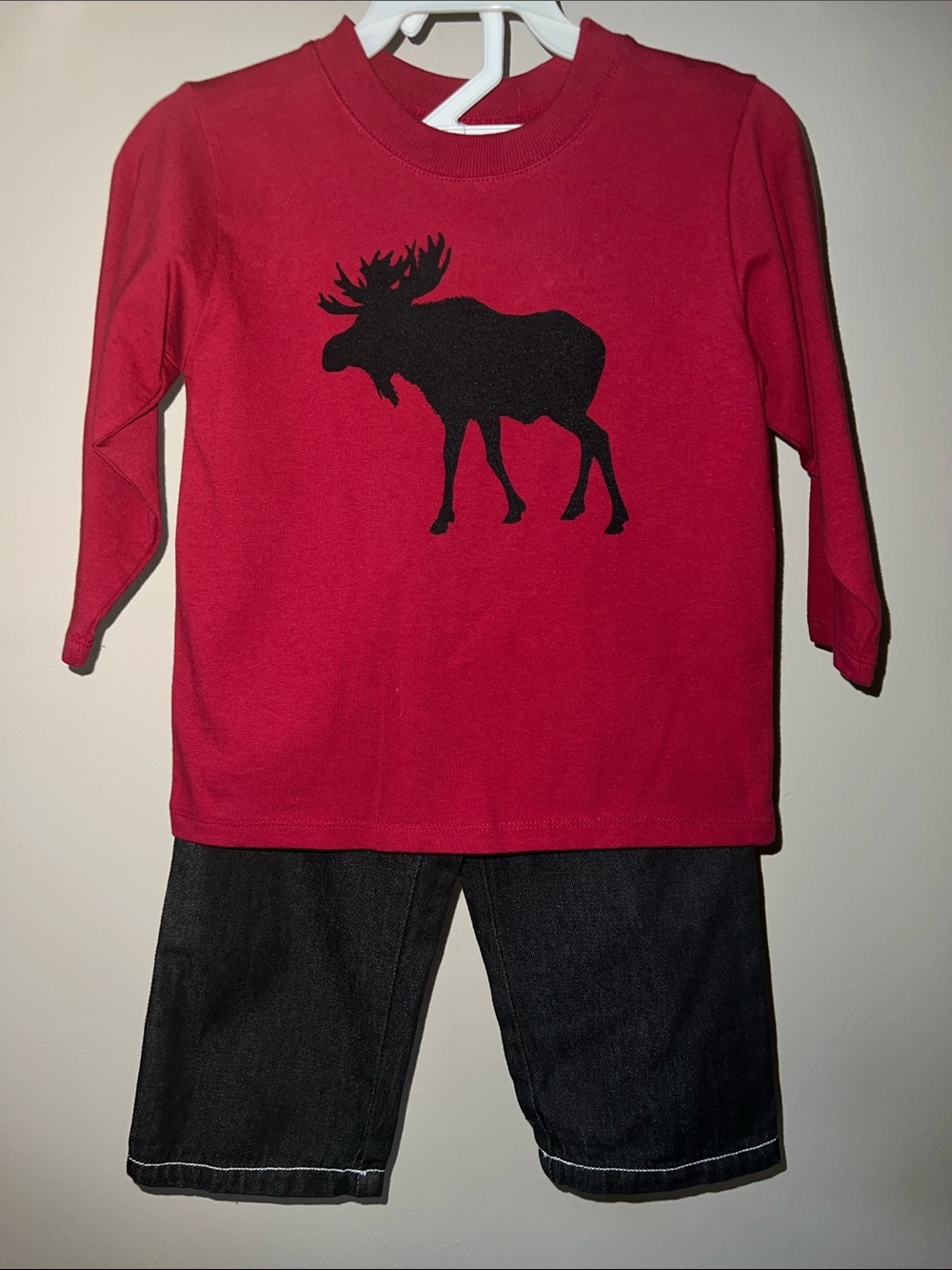 VTG Kids NWT Red Moose Graphic Long-Sleeve Shirt With Black Denim Jeans